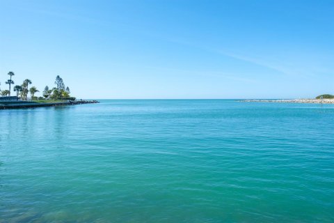 Condo in Saint Pete Beach, Florida, 1 bedroom  № 2330653 - photo 28