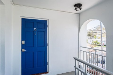 Condo in Saint Pete Beach, Florida, 1 bedroom  № 2330653 - photo 5