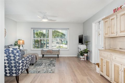 Condo in Saint Pete Beach, Florida, 1 bedroom  № 2330653 - photo 9