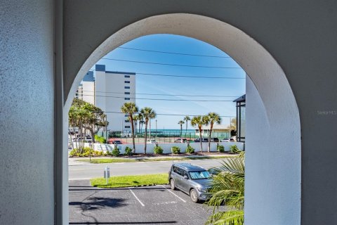 Condo in Saint Pete Beach, Florida, 1 bedroom  № 2330653 - photo 4