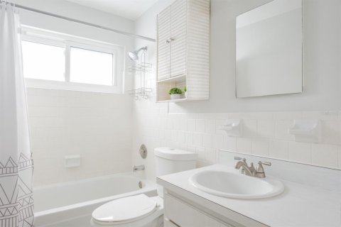 Condo in Saint Pete Beach, Florida, 1 bedroom  № 2330653 - photo 23