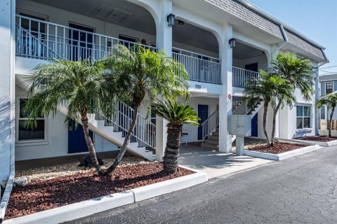 Condo in Saint Pete Beach, Florida, 1 bedroom  № 2330653 - photo 3