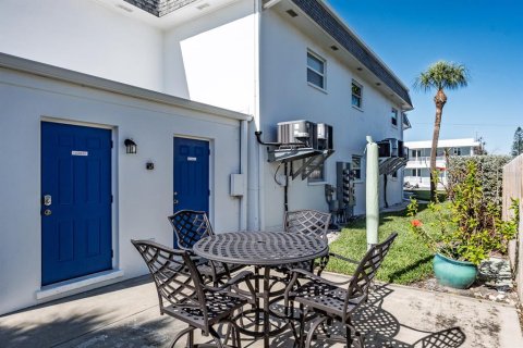 Condo in Saint Pete Beach, Florida, 1 bedroom  № 2330653 - photo 24