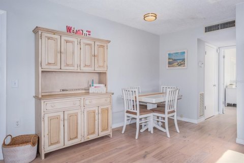 Condo in Saint Pete Beach, Florida, 1 bedroom  № 2330653 - photo 13