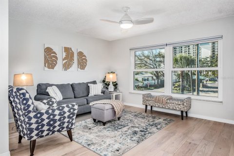 Condo in Saint Pete Beach, Florida, 1 bedroom  № 2330653 - photo 10