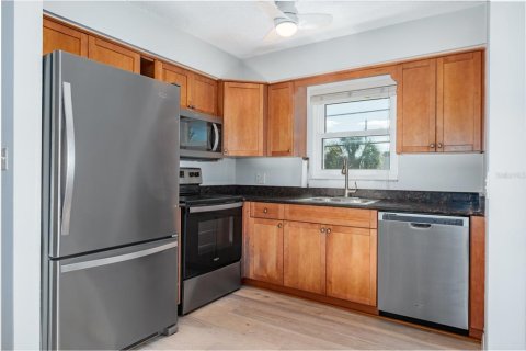 Condo in Saint Pete Beach, Florida, 1 bedroom  № 2330653 - photo 17