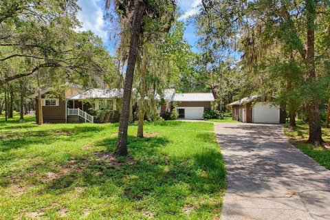 House in Yankeetown, Florida 2 bedrooms, 154.03 sq.m. № 2302184