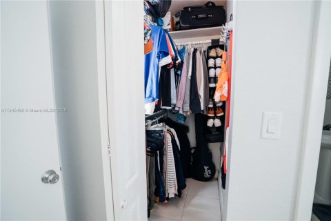 Condo in South Miami, Florida, 1 bedroom  № 1871809 - photo 17