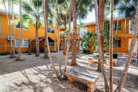 Condo in South Miami, Florida, 1 bedroom  № 1871809 - photo 24