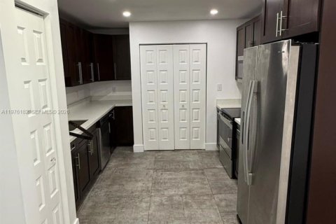 Casa en venta en Miami, Florida, 4 dormitorios, 156.08 m2 № 2040599 - foto 5