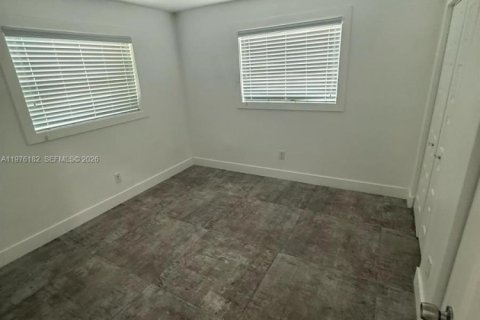 Casa en venta en Miami, Florida, 4 dormitorios, 156.08 m2 № 2040599 - foto 12