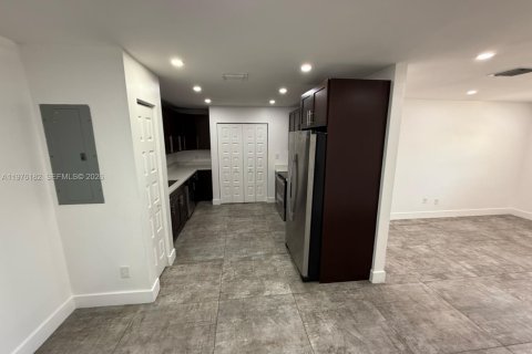 Casa en venta en Miami, Florida, 4 dormitorios, 156.08 m2 № 2040599 - foto 6