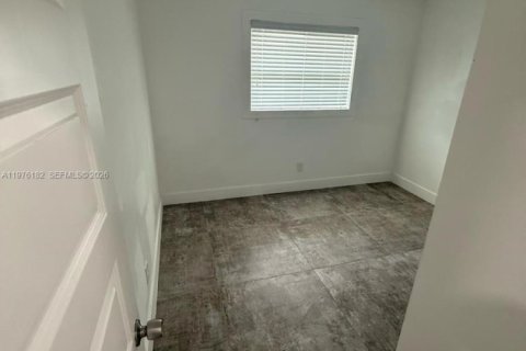 Casa en venta en Miami, Florida, 4 dormitorios, 156.08 m2 № 2040599 - foto 11