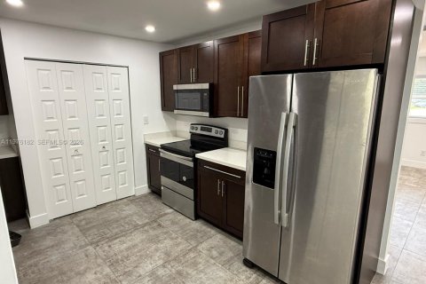 Casa en venta en Miami, Florida, 4 dormitorios, 156.08 m2 № 2040599 - foto 4