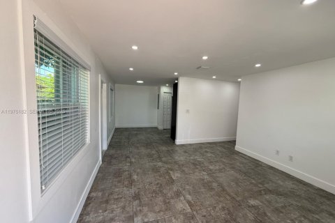 Casa en venta en Miami, Florida, 4 dormitorios, 156.08 m2 № 2040599 - foto 7