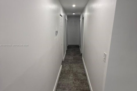 Casa en venta en Miami, Florida, 4 dormitorios, 156.08 m2 № 2040599 - foto 10