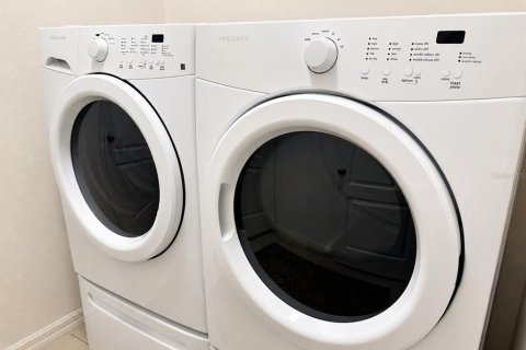 Купить виллу или дом в Нью-Смирна-Бич, Флорида 9 комнат, 164.81м2, № 2215162 - фото 17