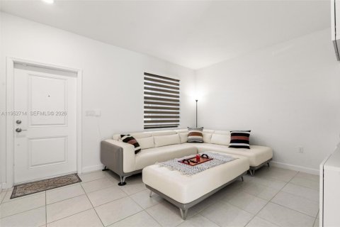 Touwnhouse à vendre à Homestead, Floride: 3 chambres, 137.77 m2 № 2010037 - photo 2