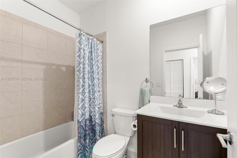 Touwnhouse à vendre à Homestead, Floride: 3 chambres, 137.77 m2 № 2010037 - photo 13