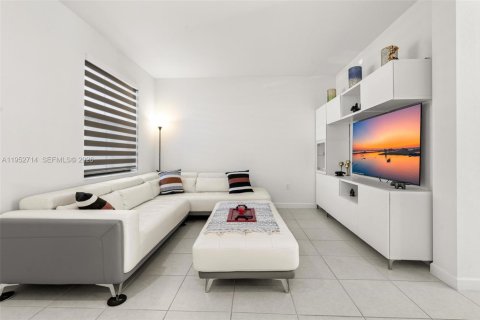 Touwnhouse à vendre à Homestead, Floride: 3 chambres, 137.77 m2 № 2010037 - photo 3