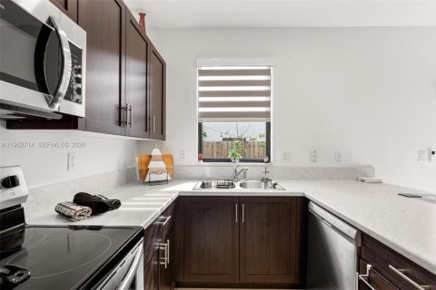 Touwnhouse à vendre à Homestead, Floride: 3 chambres, 137.77 m2 № 2010037 - photo 11