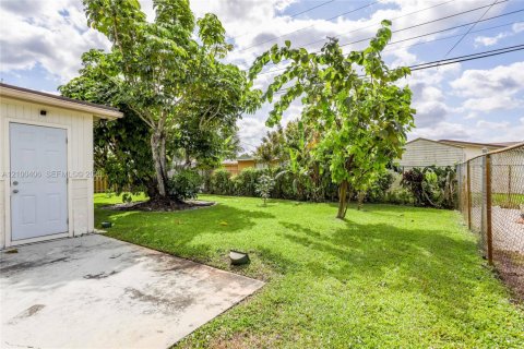 Villa ou maison à vendre à Lauderhill, Floride: 2 chambres, 112.6 m2 № 2400738 - photo 11