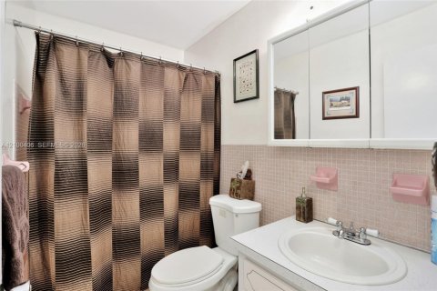 Villa ou maison à vendre à Lauderhill, Floride: 2 chambres, 112.6 m2 № 2400738 - photo 10