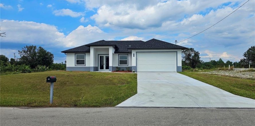 House in Lehigh Acres, Florida 3 bedrooms, 139.17 sq.m. № 1421310