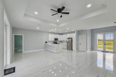 House in Lehigh Acres, Florida 3 bedrooms, 139.17 sq.m. № 1421310 - photo 3