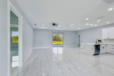 House in Lehigh Acres, Florida 3 bedrooms, 139.17 sq.m. № 1421310 - photo 2