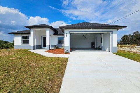 House in Lehigh Acres, Florida 3 bedrooms, 139.17 sq.m. № 1421310 - photo 25