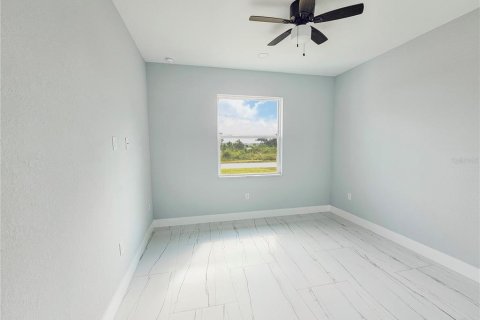 House in Lehigh Acres, Florida 3 bedrooms, 139.17 sq.m. № 1421310 - photo 11