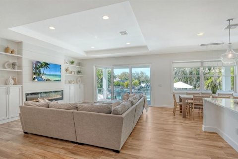 Villa ou maison à vendre à Sarasota, Floride: 3 chambres, 197.05 m2 № 2113854 - photo 6