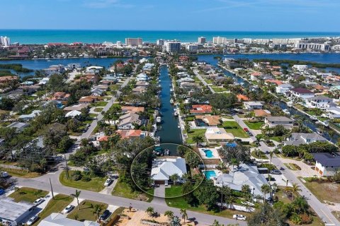 Villa ou maison à vendre à Sarasota, Floride: 3 chambres, 197.05 m2 № 2113854 - photo 2