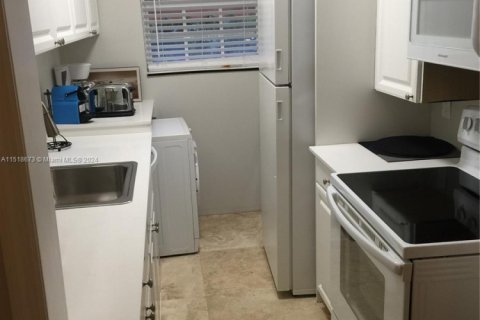 Condo in Miami Beach, Florida, 1 bedroom  № 1868166 - photo 7