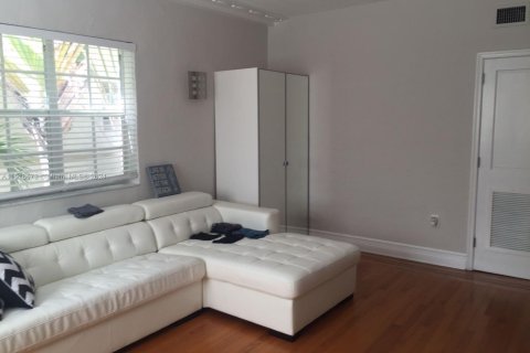 Condo in Miami Beach, Florida, 1 bedroom  № 1868166 - photo 3