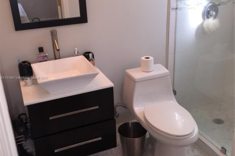 Condo in Miami Beach, Florida, 1 bedroom  № 1868166 - photo 10
