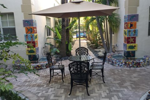 Condo in Miami Beach, Florida, 1 bedroom  № 1868166 - photo 15