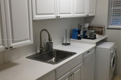 Condo in Miami Beach, Florida, 1 bedroom  № 1868166 - photo 8