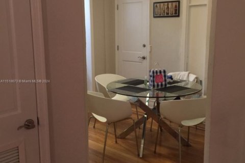 Condo in Miami Beach, Florida, 1 bedroom  № 1868166 - photo 5