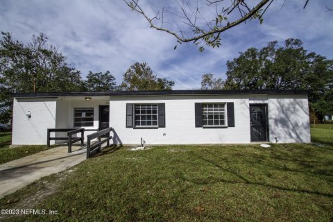 House in Jacksonville, Florida 5 bedrooms, 159.33 sq.m. № 863068 - photo 1