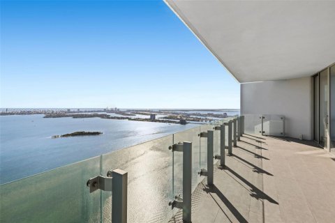 Condominio en alquiler en Miami, Florida, 4 dormitorios, 327.39 m2 № 2010730 - foto 15