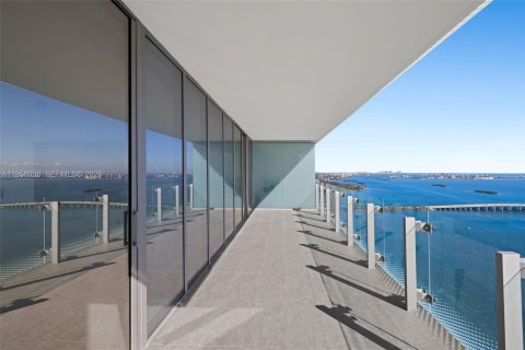 Condominio en alquiler en Miami, Florida, 4 dormitorios, 327.39 m2 № 2010730 - foto 17