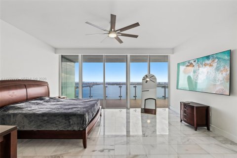 Condominio en alquiler en Miami, Florida, 4 dormitorios, 327.39 m2 № 2010730 - foto 22