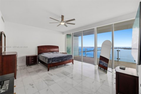 Condominio en alquiler en Miami, Florida, 4 dormitorios, 327.39 m2 № 2010730 - foto 20