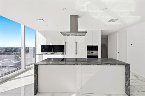 Condominio en alquiler en Miami, Florida, 4 dormitorios, 327.39 m2 № 2010730 - foto 8
