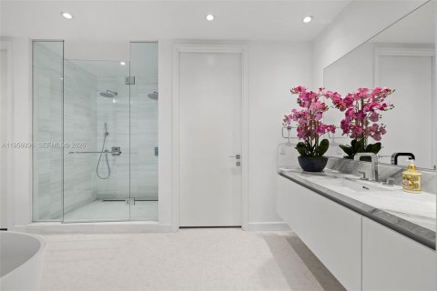 Condominio en alquiler en Miami, Florida, 4 dormitorios, 327.39 m2 № 2010730 - foto 27