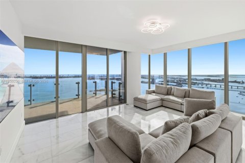 Condominio en alquiler en Miami, Florida, 4 dormitorios, 327.39 m2 № 2010730 - foto 13