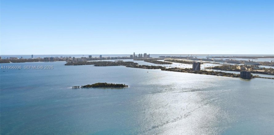 Condominio en Miami, Florida, 4 dormitorios  № 2010730