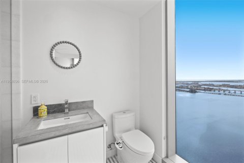 Condominio en alquiler en Miami, Florida, 4 dormitorios, 327.39 m2 № 2010730 - foto 30